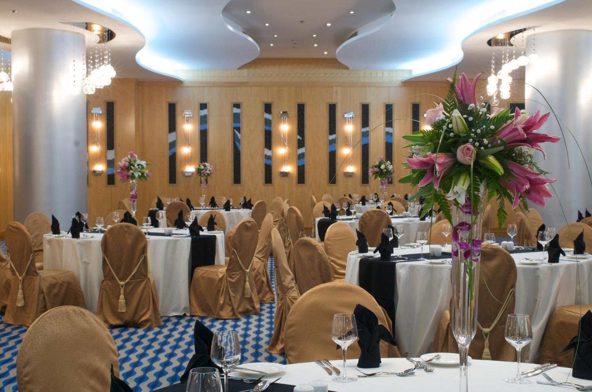 City Seasons Hotel & Suites 马斯喀特 外观 照片