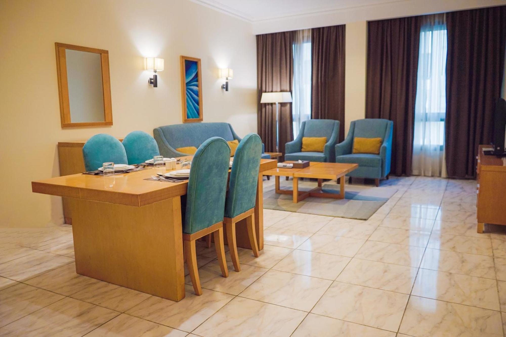 City Seasons Hotel & Suites 马斯喀特 客房 照片