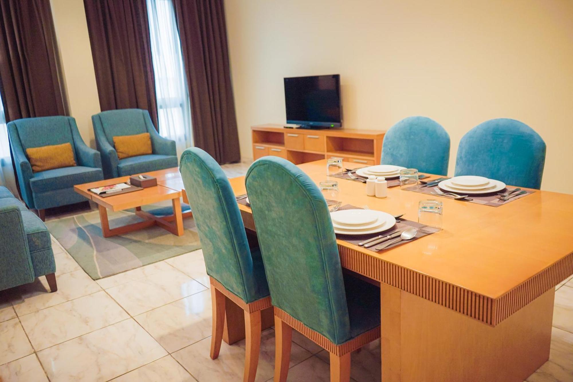 City Seasons Hotel & Suites 马斯喀特 客房 照片