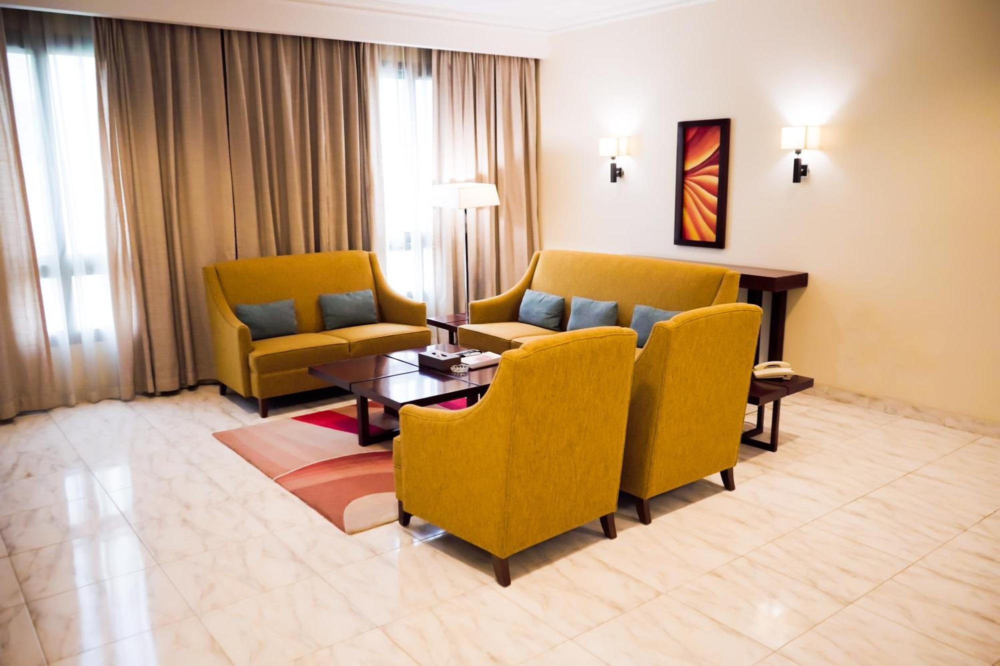 City Seasons Hotel & Suites 马斯喀特 客房 照片