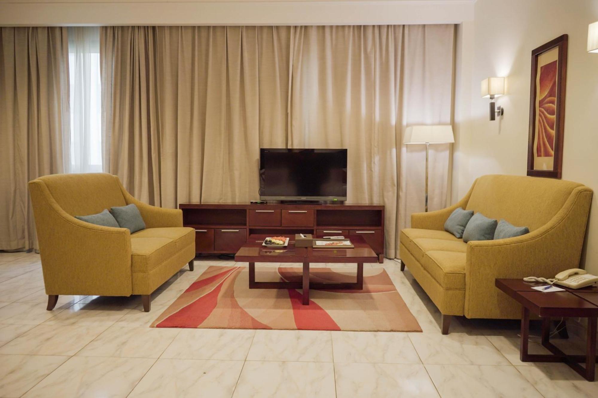 City Seasons Hotel & Suites 马斯喀特 客房 照片